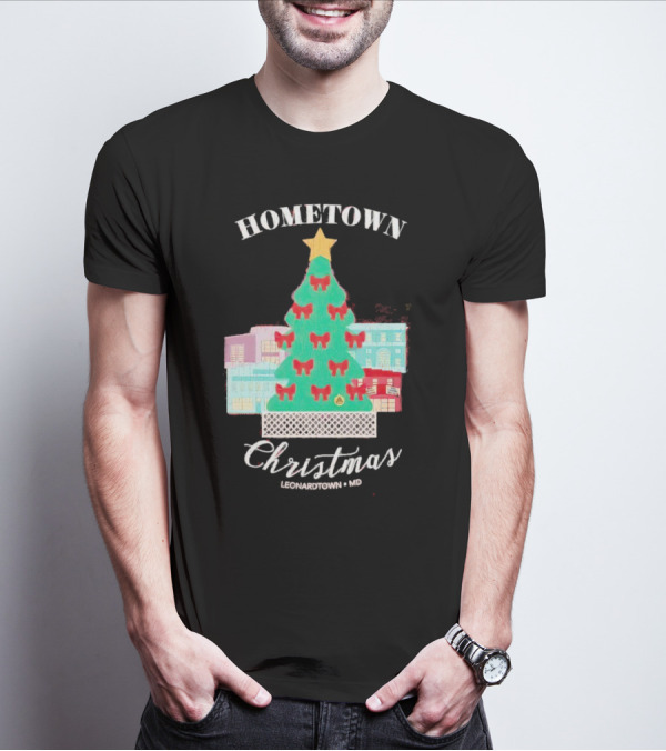 Hometown Christmas Leonardtown MD Christmas Tree With Red Bows And Star T-Shirt