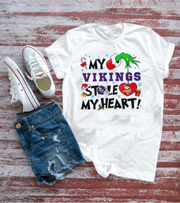 Grinch Hand Holding Heart My Vikings Stole My Heart Christmas T-Shirt