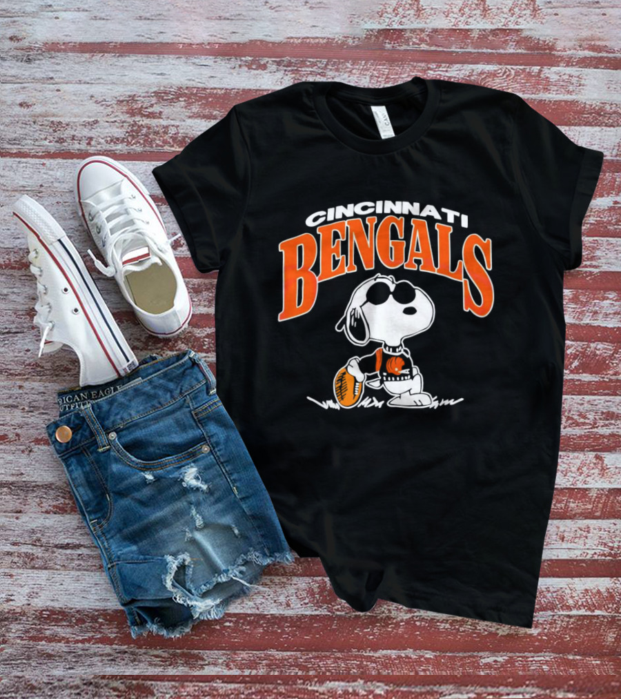 Cincinnati Bengals Snoopy Football Fan Gear T-Shirt