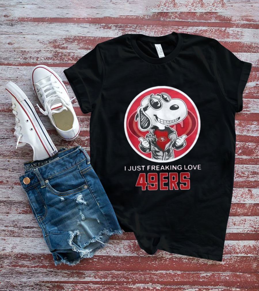 San Francisco 49ers Snoopy I Just Freaking Love 49ers T-Shirt