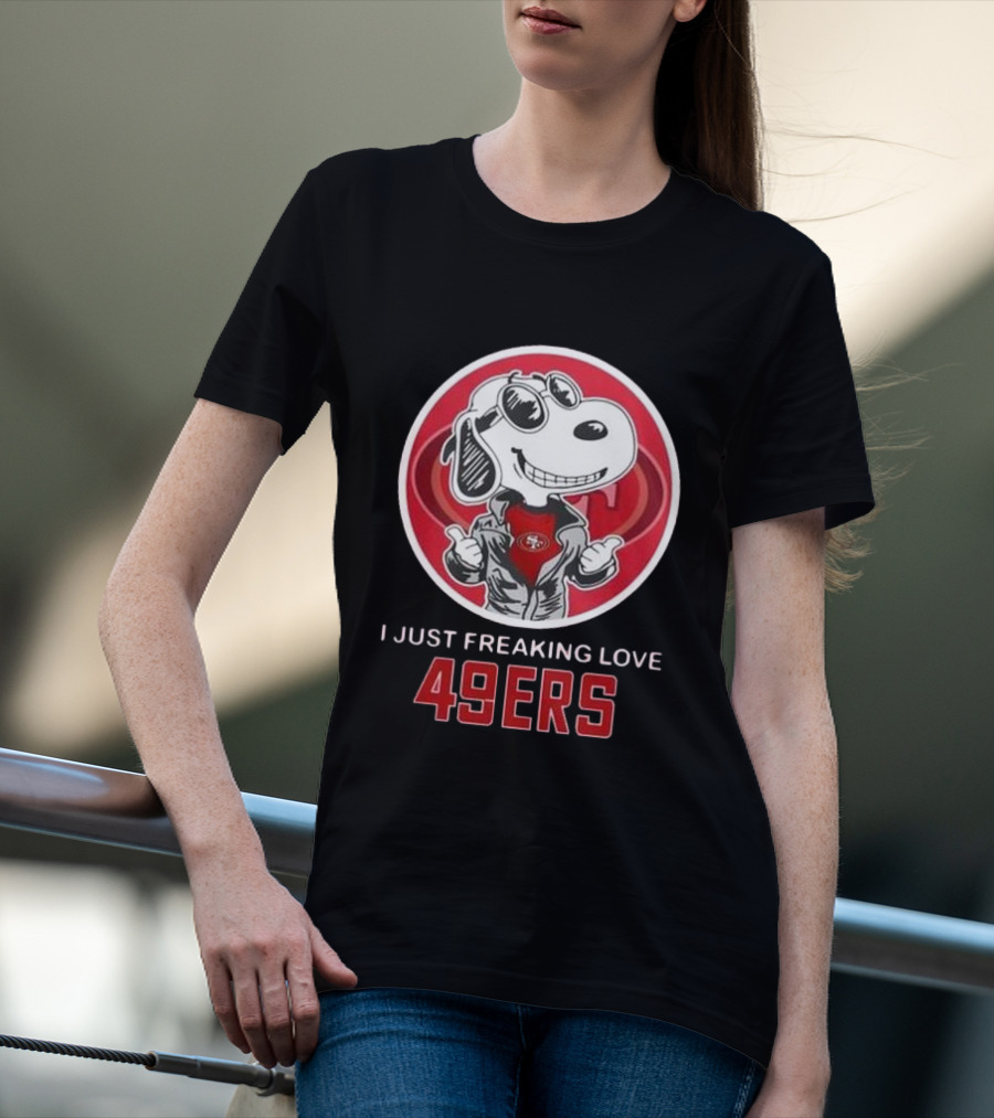 San Francisco 49ers Snoopy I Just Freaking Love 49ers T-Shirt