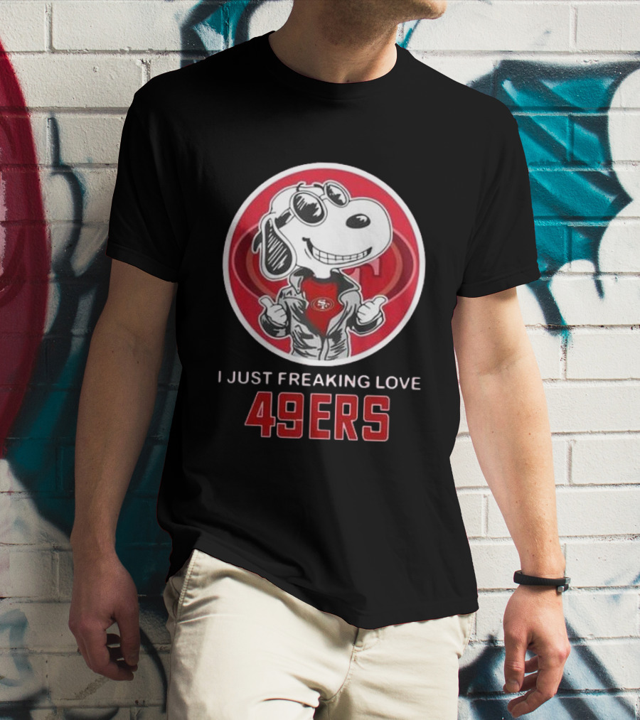 San Francisco 49ers Snoopy I Just Freaking Love 49ers T-Shirt