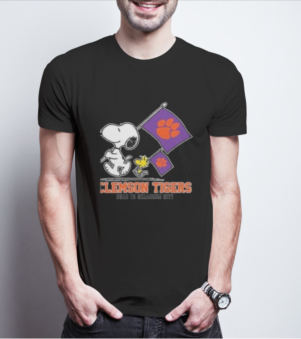 Snoopy And Woodstock Clemson Tigers Journey To Oklahoma City With Paw Flags T-Shirt