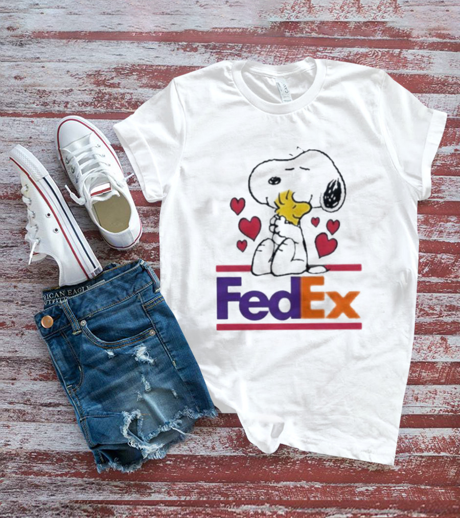 Snoopy Woodstock Hugs Hearts FedEx T-Shirt