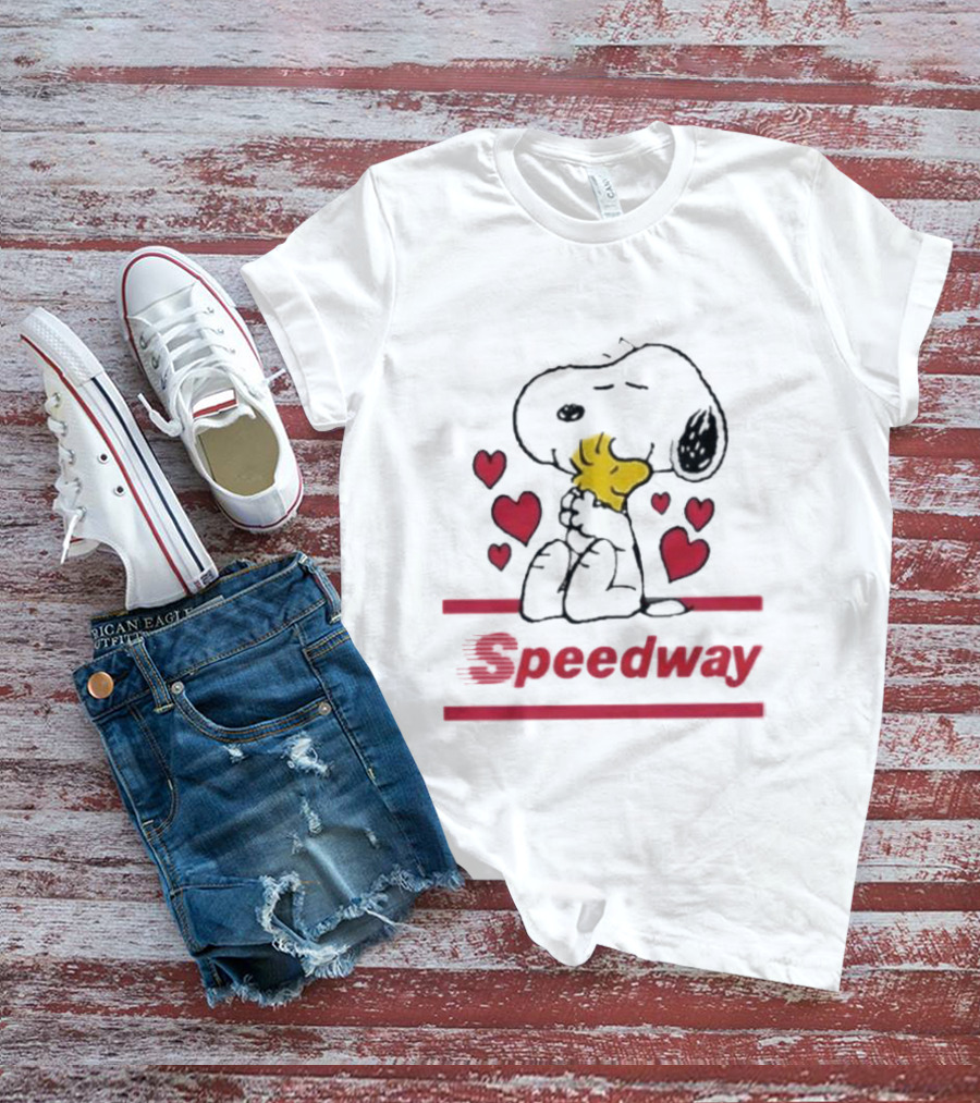 Snoopy Holding Woodstock Surrounded By Hearts Speedway T-Shirt