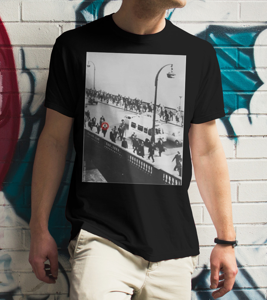 Peter Gabriel In 1977 Urban Crowd With Red Circle Highlight T-Shirt