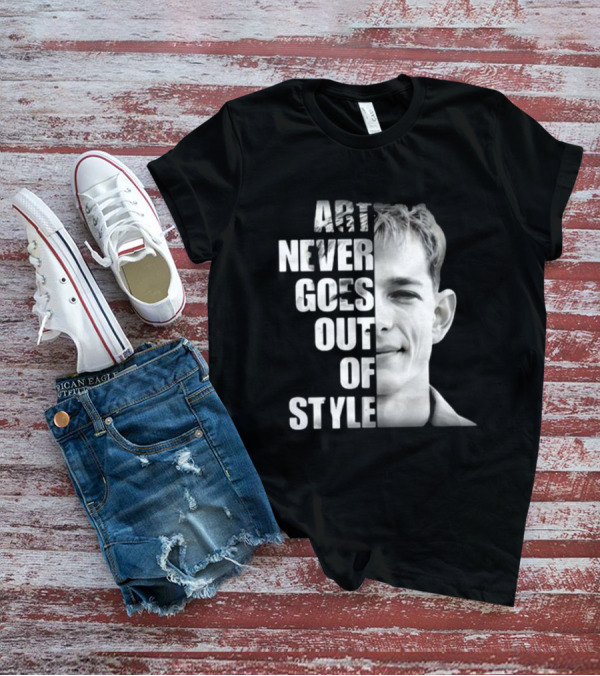 Art Never Goes Out Of Style Iconic Portrait Half Face T-Shirt