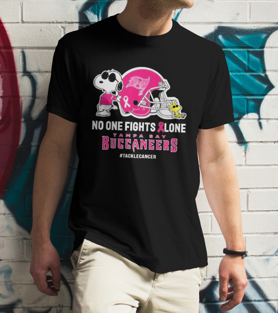Snoopy And Woodstock No One Fights Alone Tampa Bay Buccaneers #Tacklecancer Pink Helmet T-Shirt