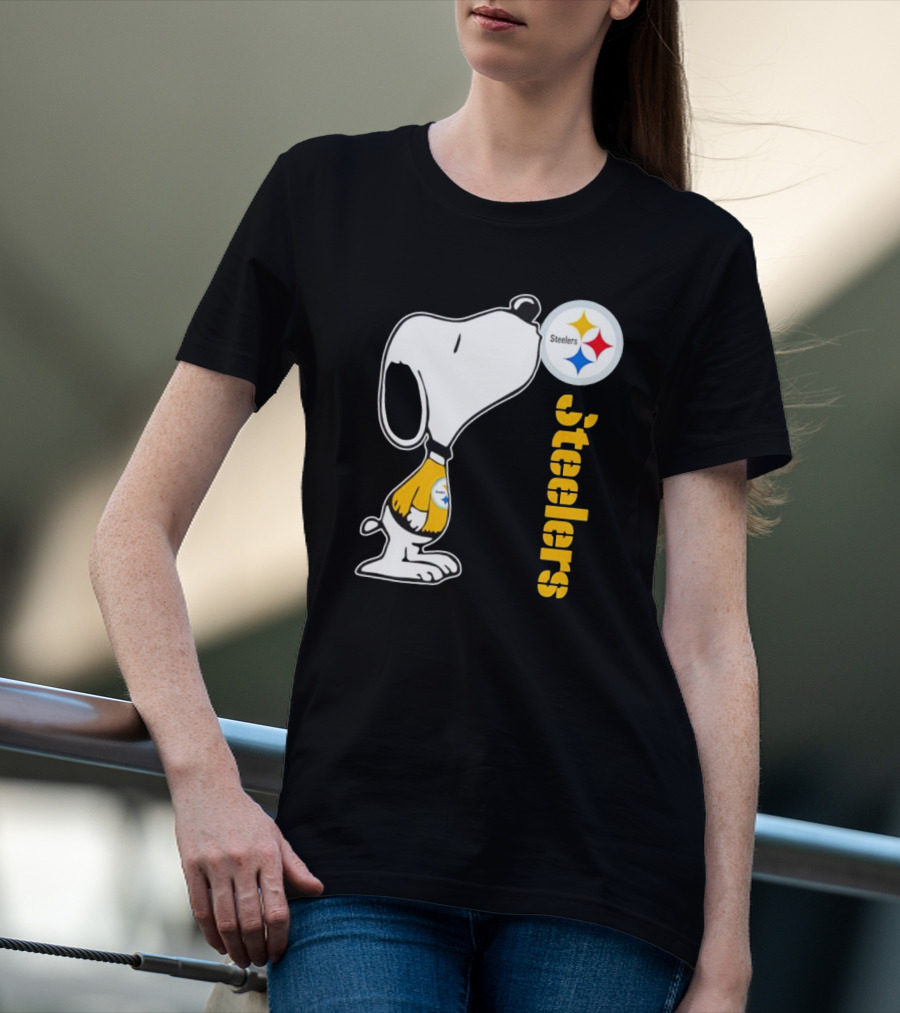 Snoopy Steelers Football Logo Kiss T-Shirt