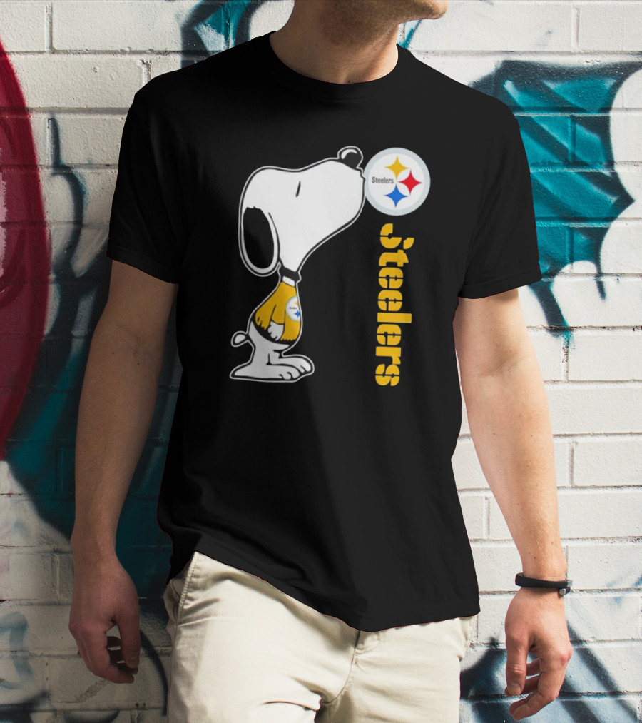 Snoopy Steelers Football Logo Kiss T-Shirt
