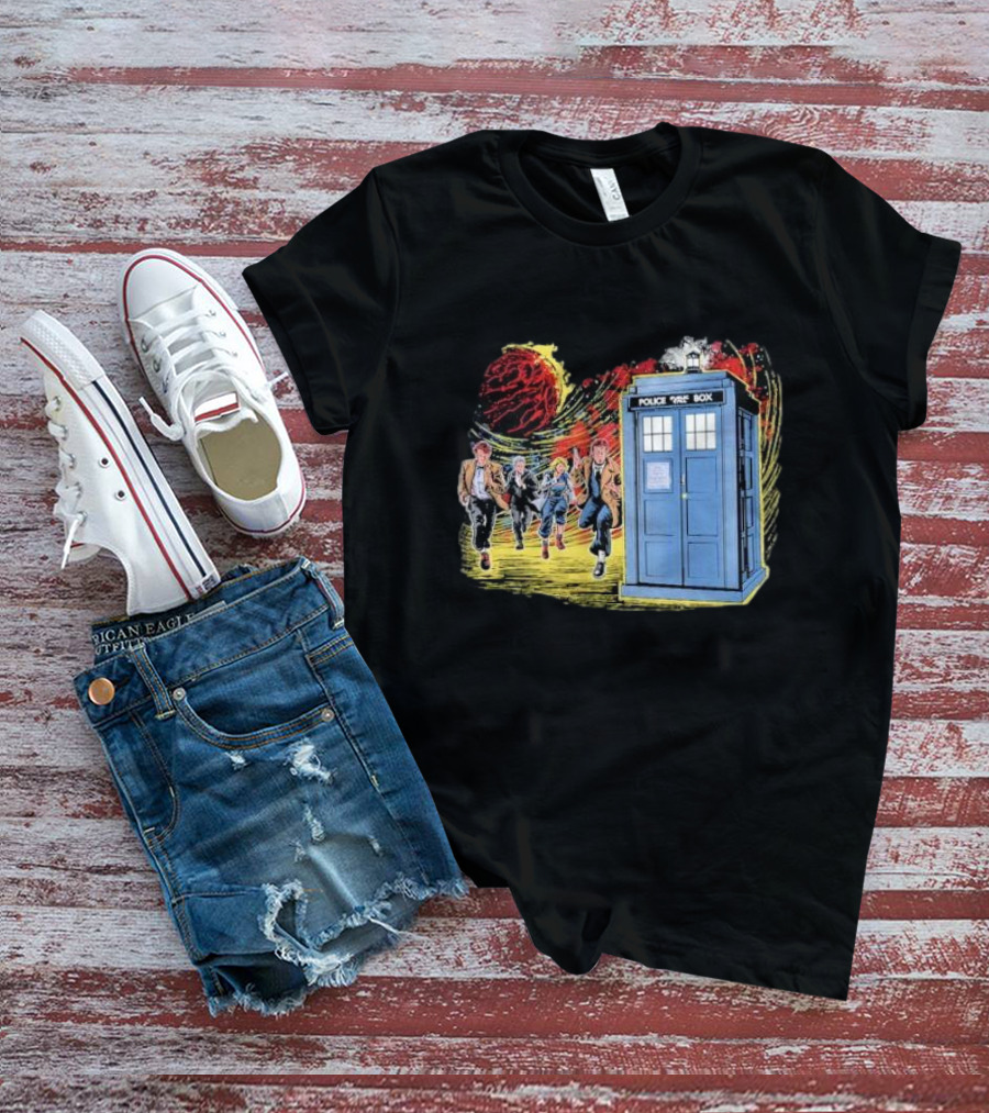 Police Public Box Time Travel Sci-fi Comics Chase With Doctor And Companions T-Shirt