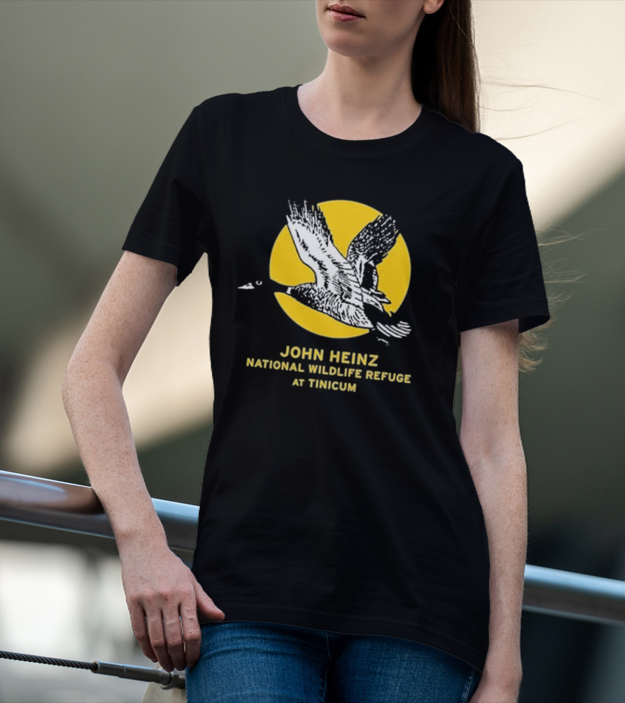 JOHN HEINZ NATIONAL WILDLIFE REFUGE AT TINICUM FLYING GOOSE SILHOUETTE WITH YELLOW SUN BACKGROUND T-Shirt
