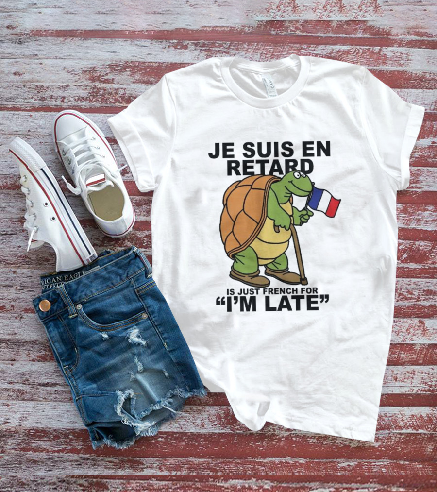 Je Suis En Retard Turtle Holding French Flag I’m Late T-Shirt