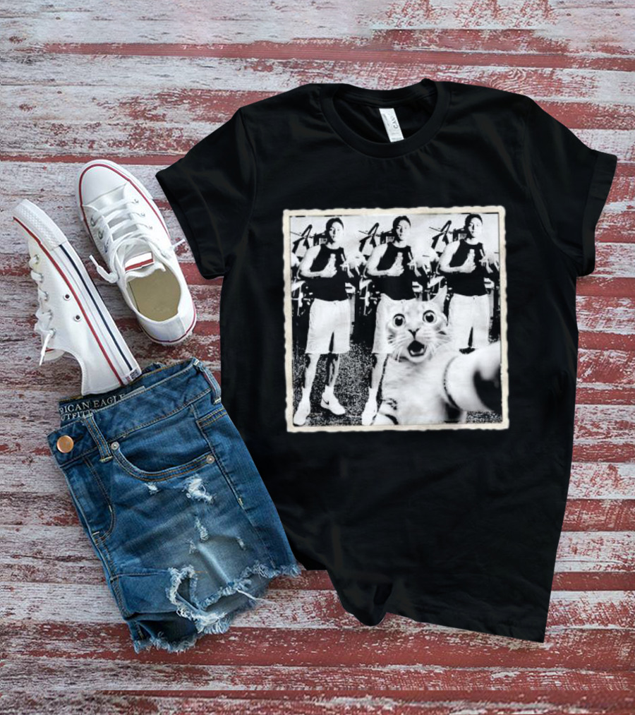 Cat Selfie With Taehyung Sasquatch And Cat Black And White Duplicate Thumbs Up T-Shirt