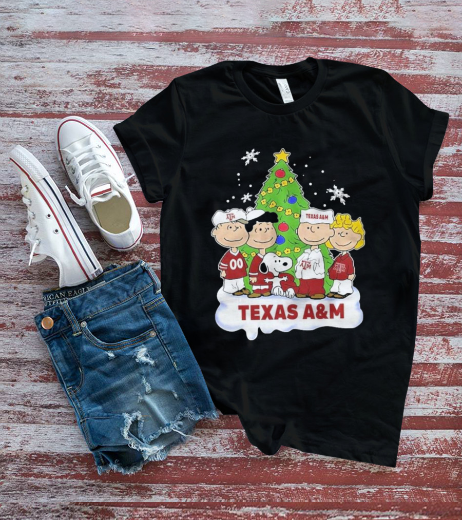 Texas A&M Aggies Christmas With Snoopy And Peanuts Characters T-Shirt