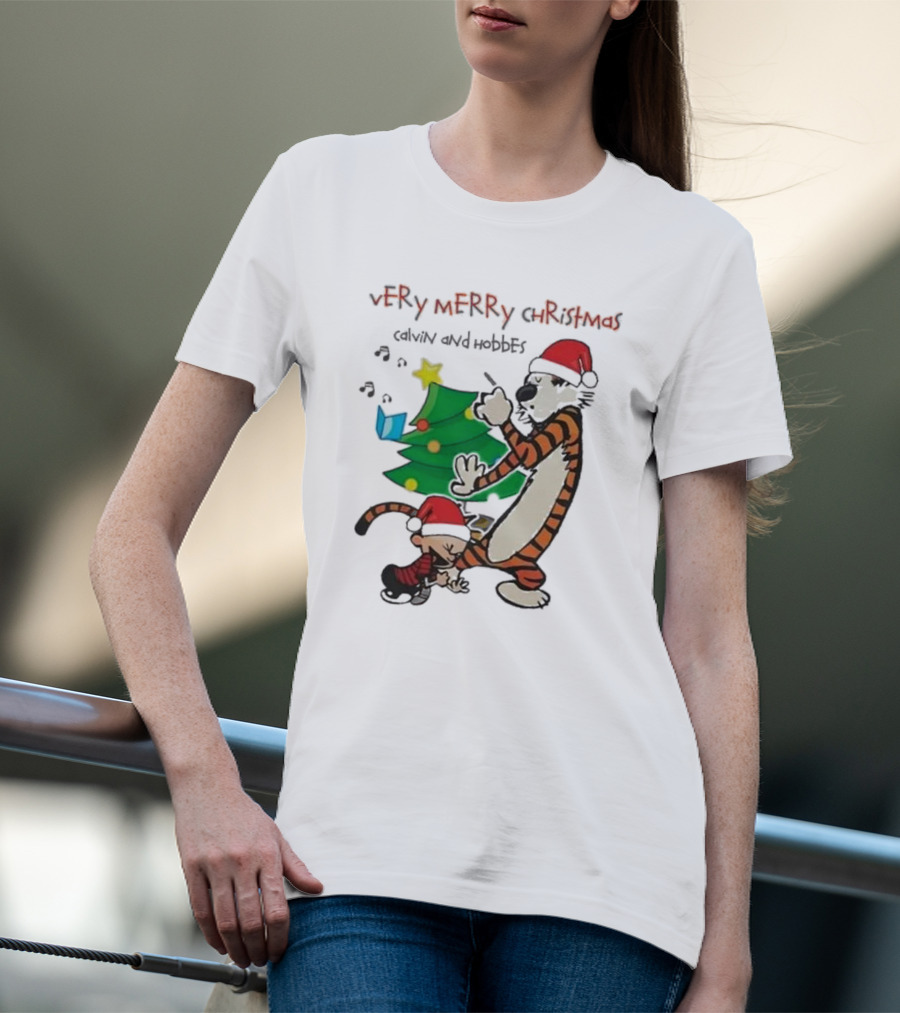 VErY MERRY ChrIStmAS Calvin And Hobbes Santa Hats Christmas Tree Dance T-Shirt