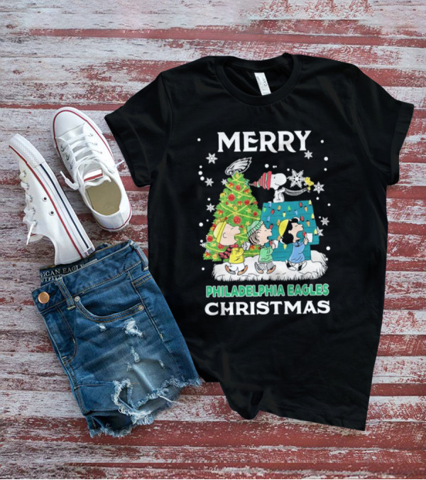 Merry Philadelphia Eagles Christmas Charlie Brown Snoopy Woodstock T-Shirt