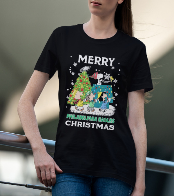 Merry Philadelphia Eagles Christmas Charlie Brown Snoopy Woodstock T-Shirt