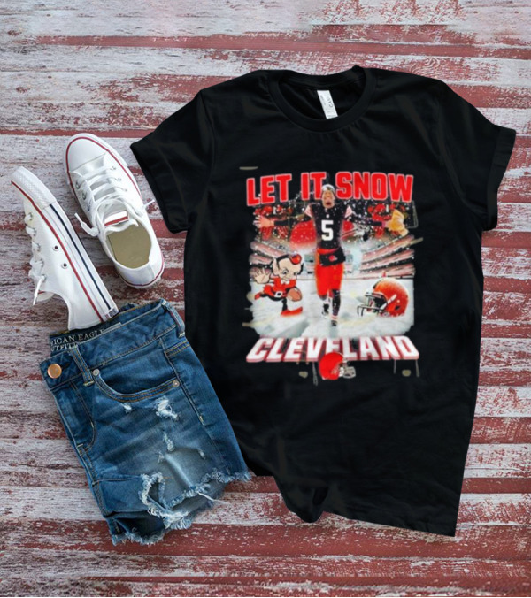 LET IT SNOW CLEVELAND BROWNS FOOTBALL HELMET T-Shirt