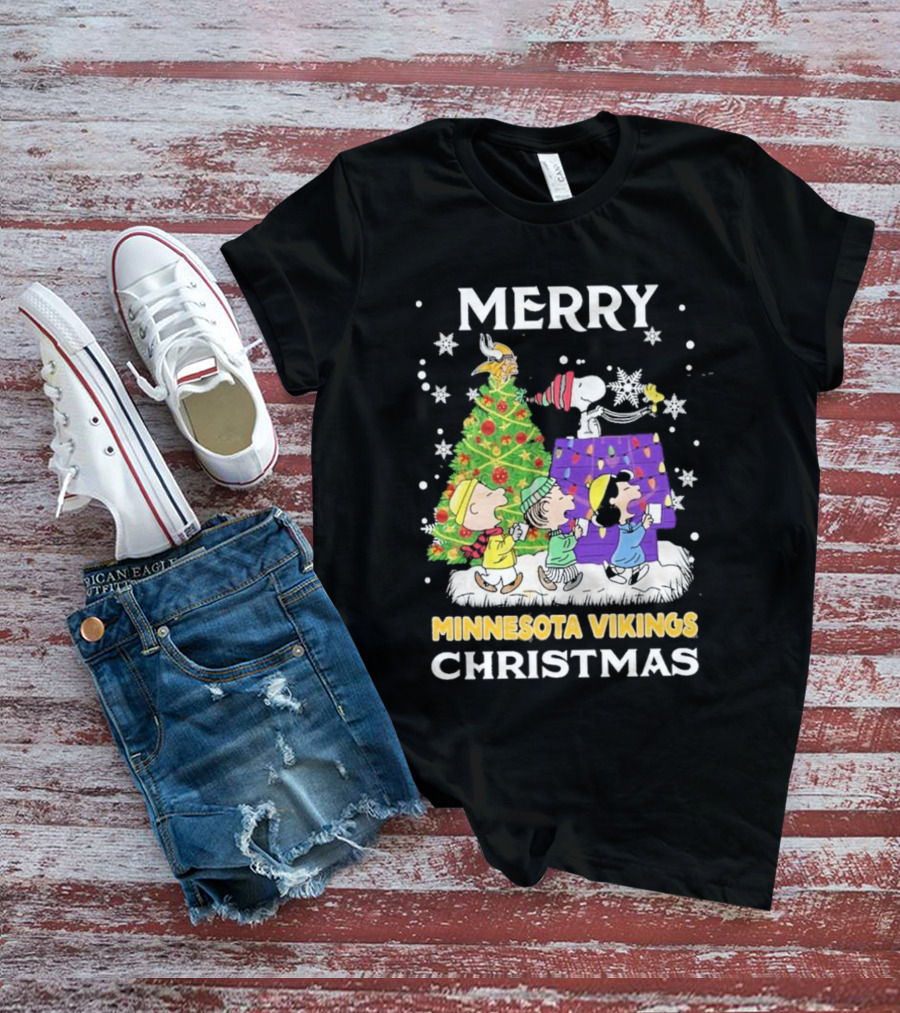 Merry Christmas Minnesota Vikings Snoopy Peanuts Holiday T-Shirt