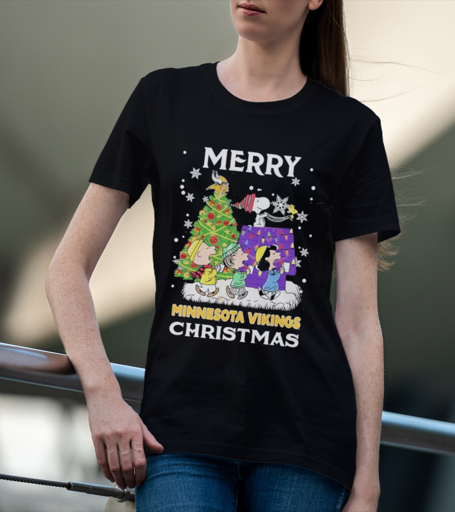 Merry Christmas Minnesota Vikings Snoopy Peanuts Holiday T-Shirt
