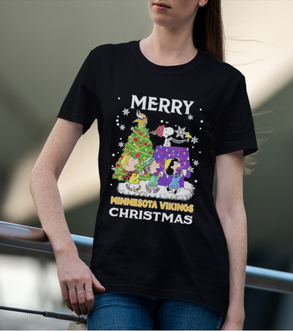 Merry Christmas Minnesota Vikings Snoopy Peanuts Holiday T-Shirt