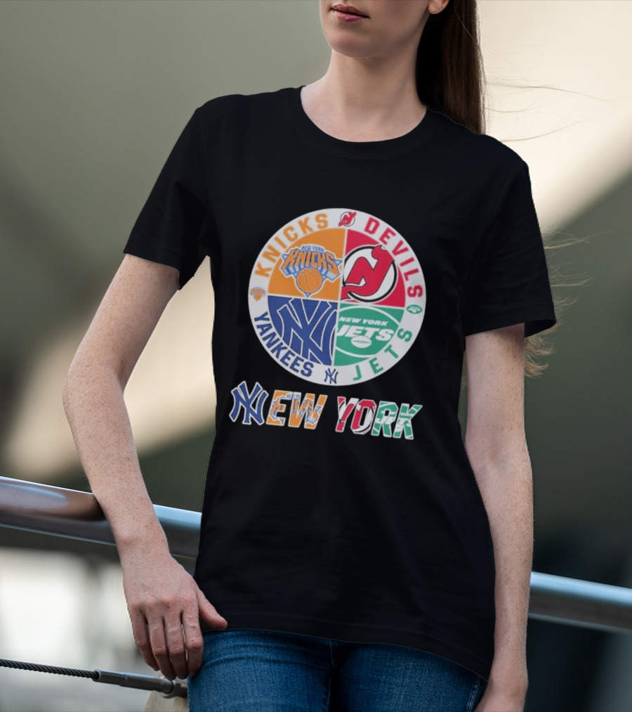 New York Knicks Yankees Jets Devils Circle New York T-Shirt