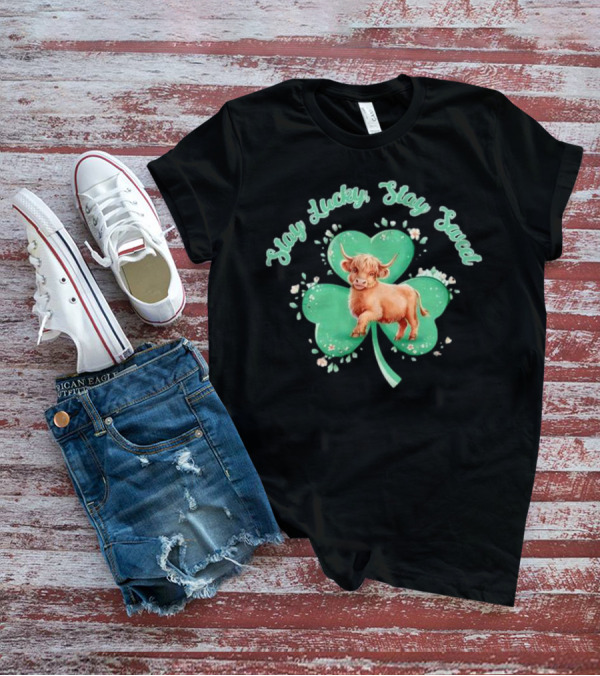 Stay Lucky Stay Sweet St Patrick’s Day Highland Cow Shamrock T-Shirt