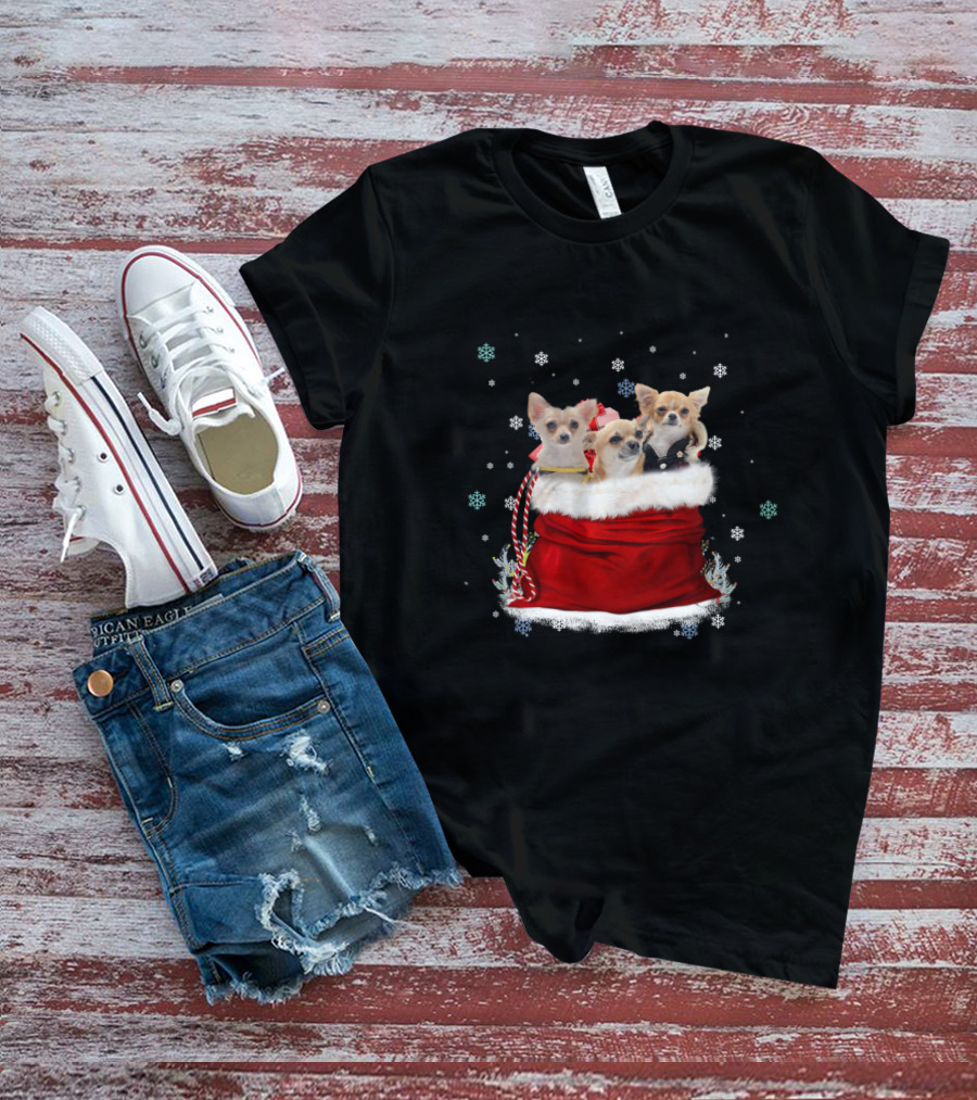 Chihuahua Christmas Trio In Festive Red Santa Bag With Snowflakes T-Shirt