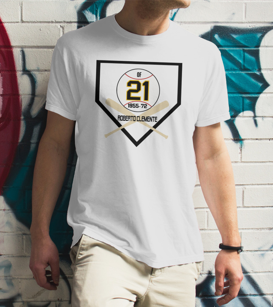 Roberto Clemente Number 21 OF 1955-72 Home Plate With Crossed Bats T-Shirt
