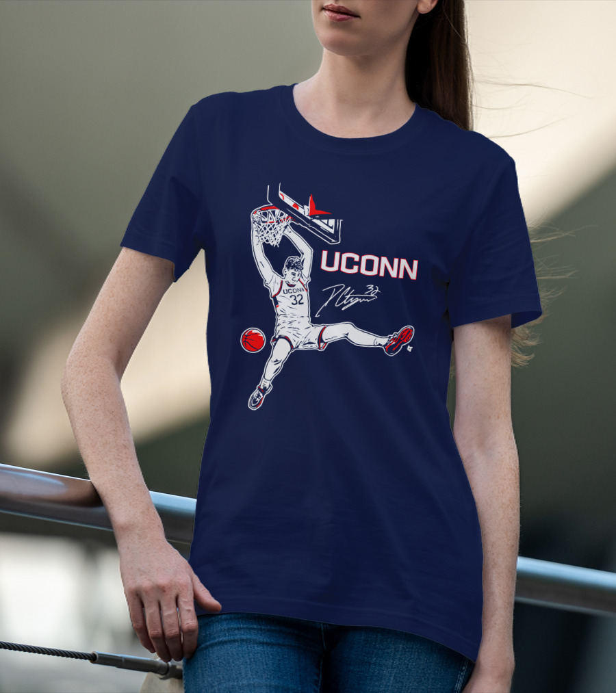 UConn Basketball Donovan Clingan Slam Dunk Signature 32 T-Shirt