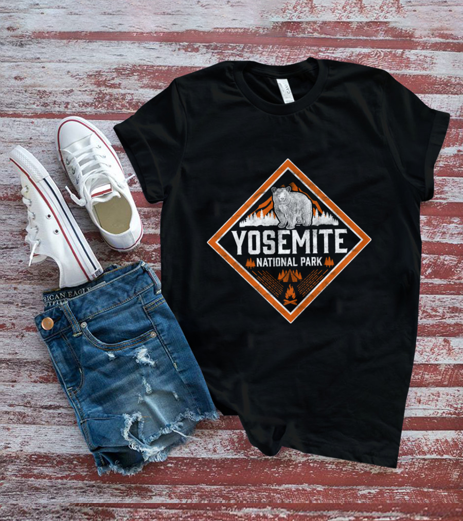 Yosemite National Park California Vintage Bear Mountains Forest Camping Badge T-Shirt
