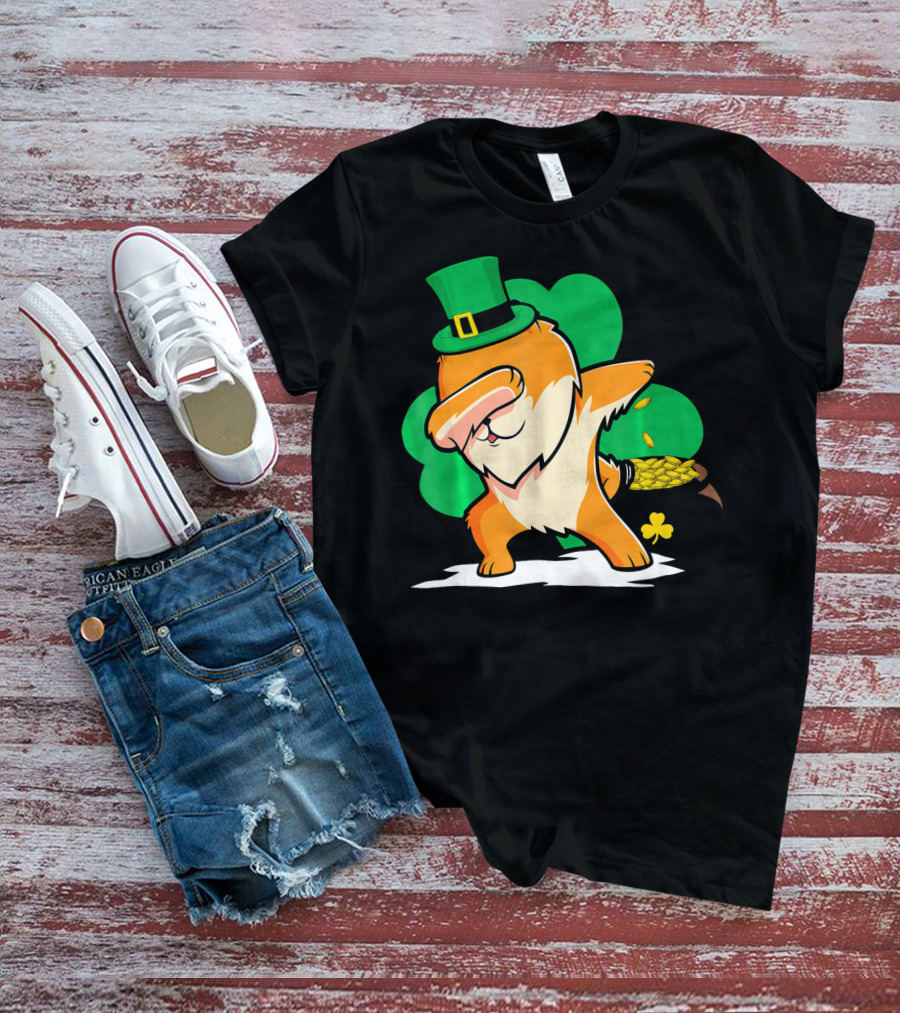 St Patrick's Day Dabbing Pomeranian With Leprechaun Hat And Shamrock T-Shirt