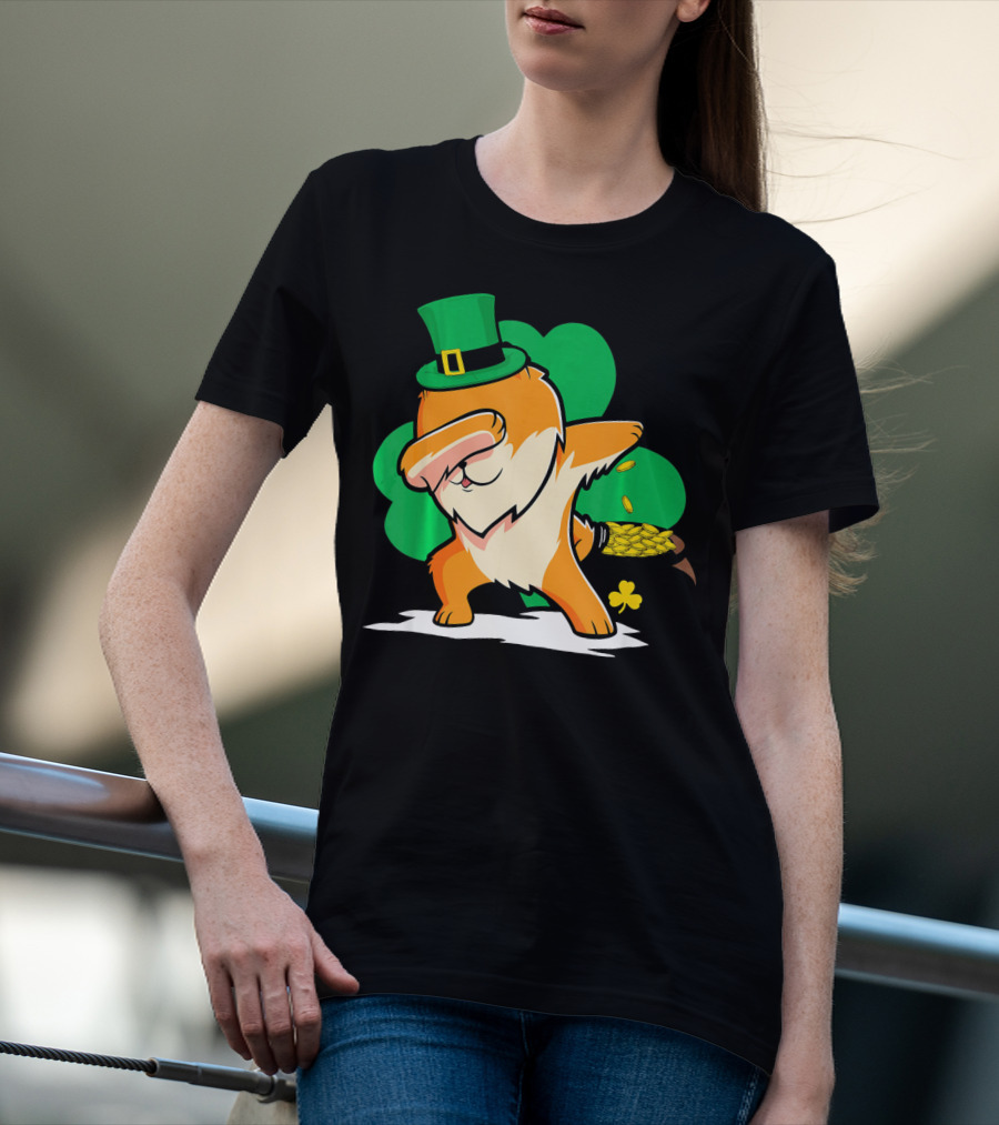 St Patrick's Day Dabbing Pomeranian With Leprechaun Hat And Shamrock T-Shirt