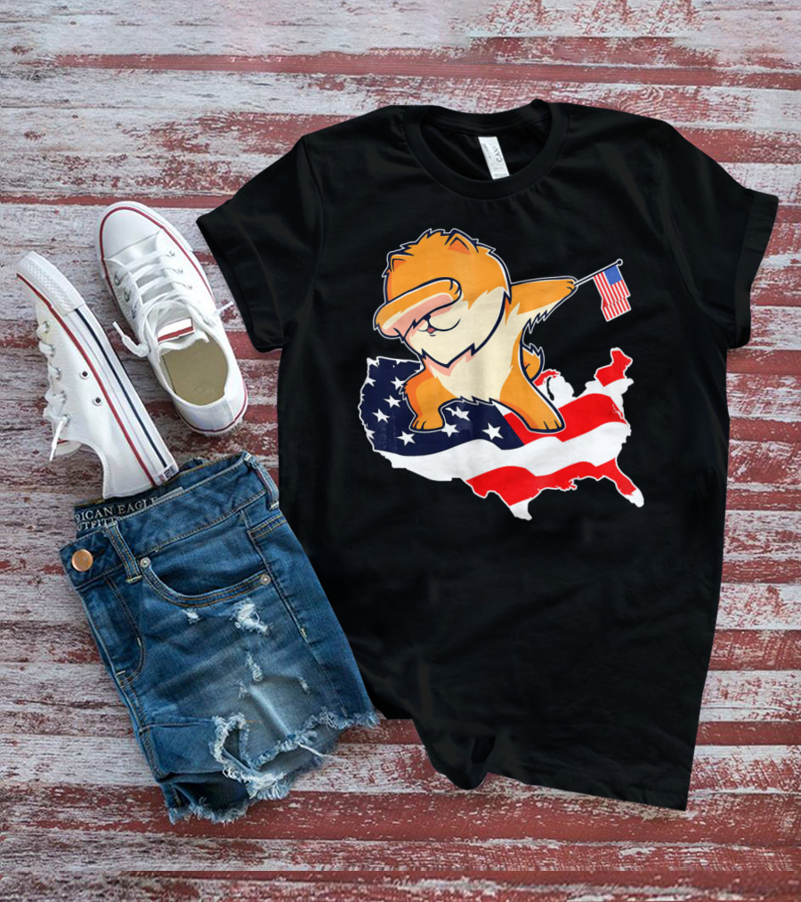 Funny Dabbing Pomeranian Holding American Flag On USA Map T-Shirt