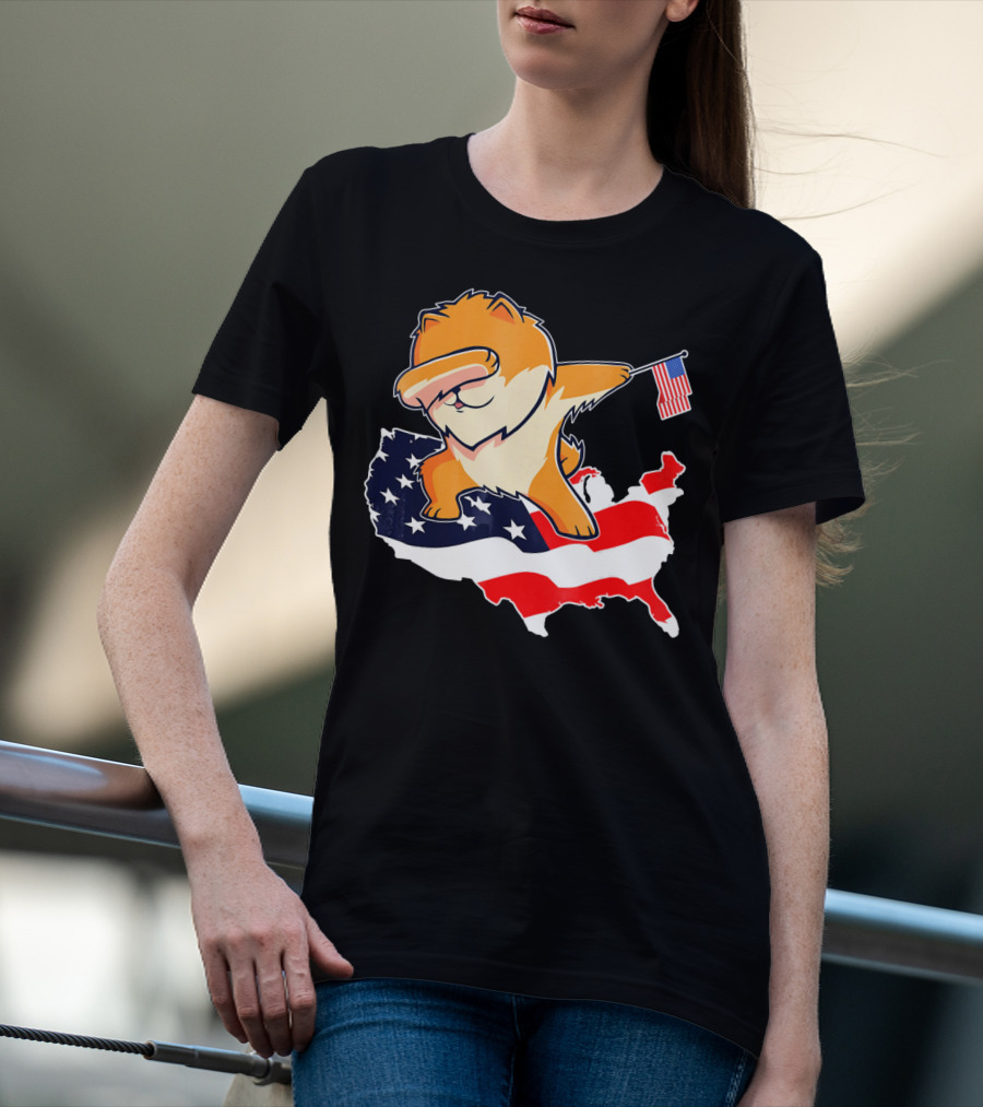 Funny Dabbing Pomeranian Holding American Flag On USA Map T-Shirt