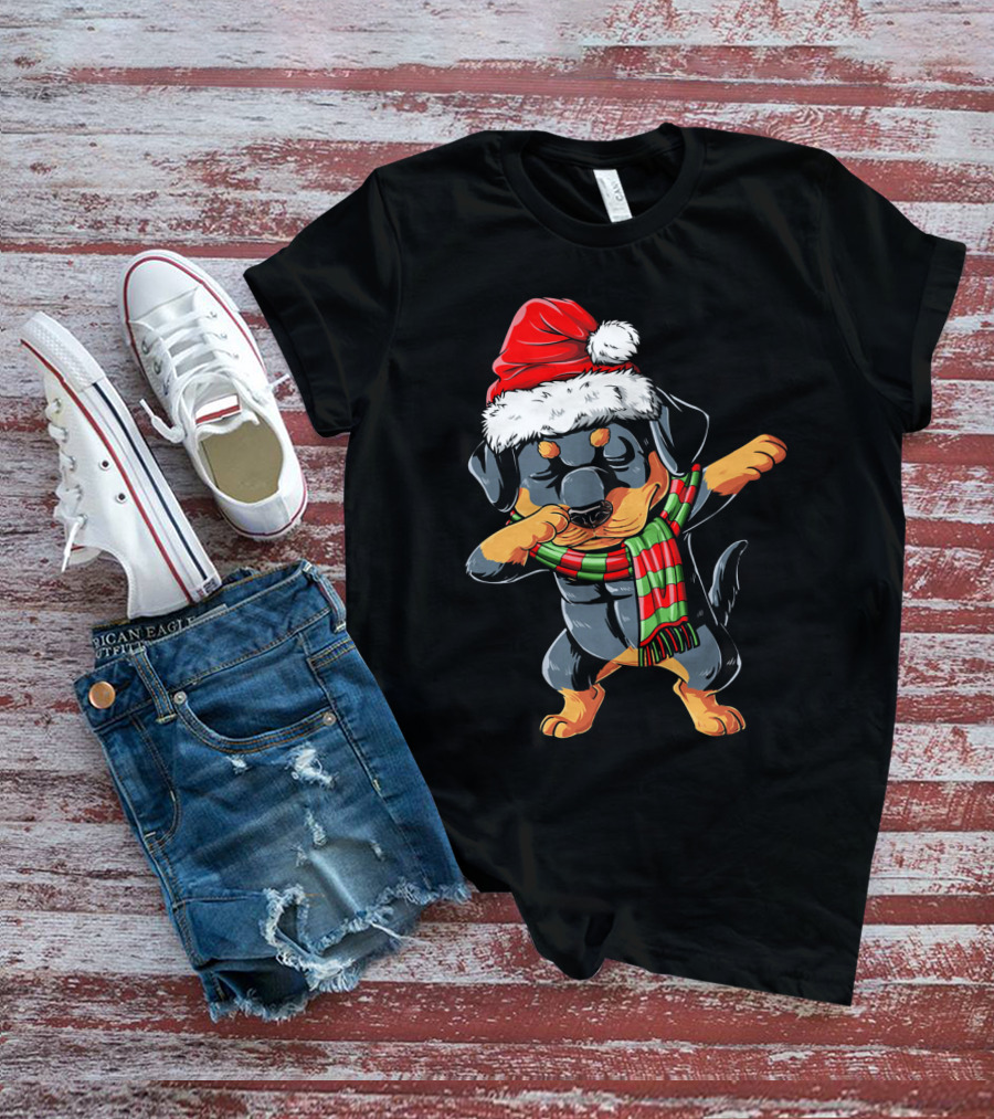 Dabbing Rottweiler Santa With Christmas Hat And Scarf T-Shirt
