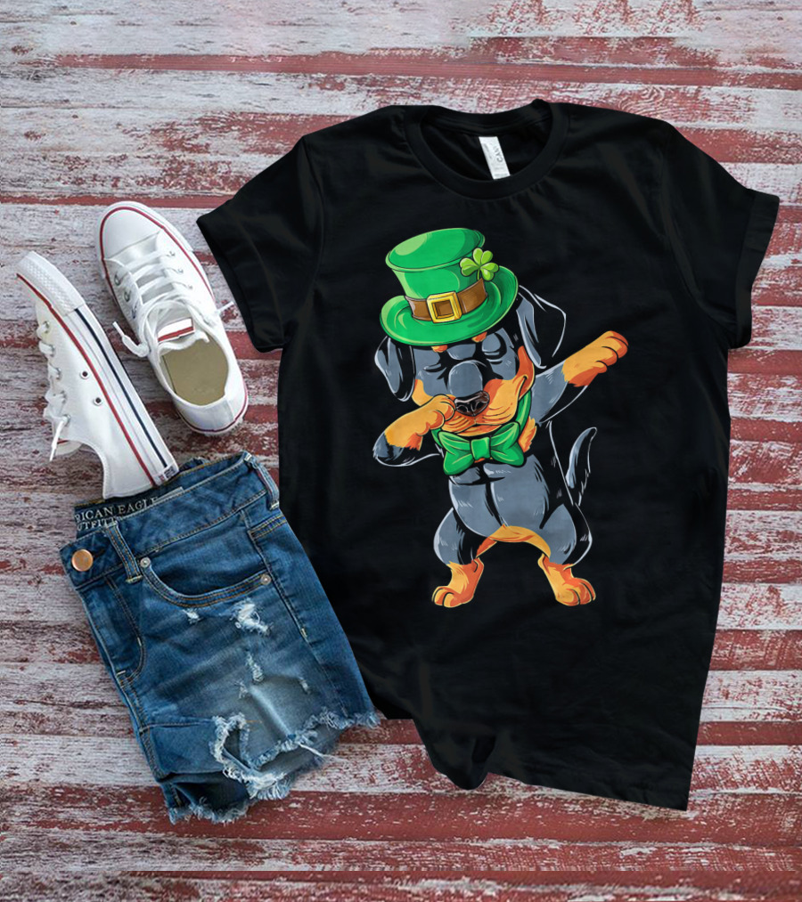 Rottweiler Dabbing Green Leprechaun Hat St Patrick's Day Bow Tie T-Shirt