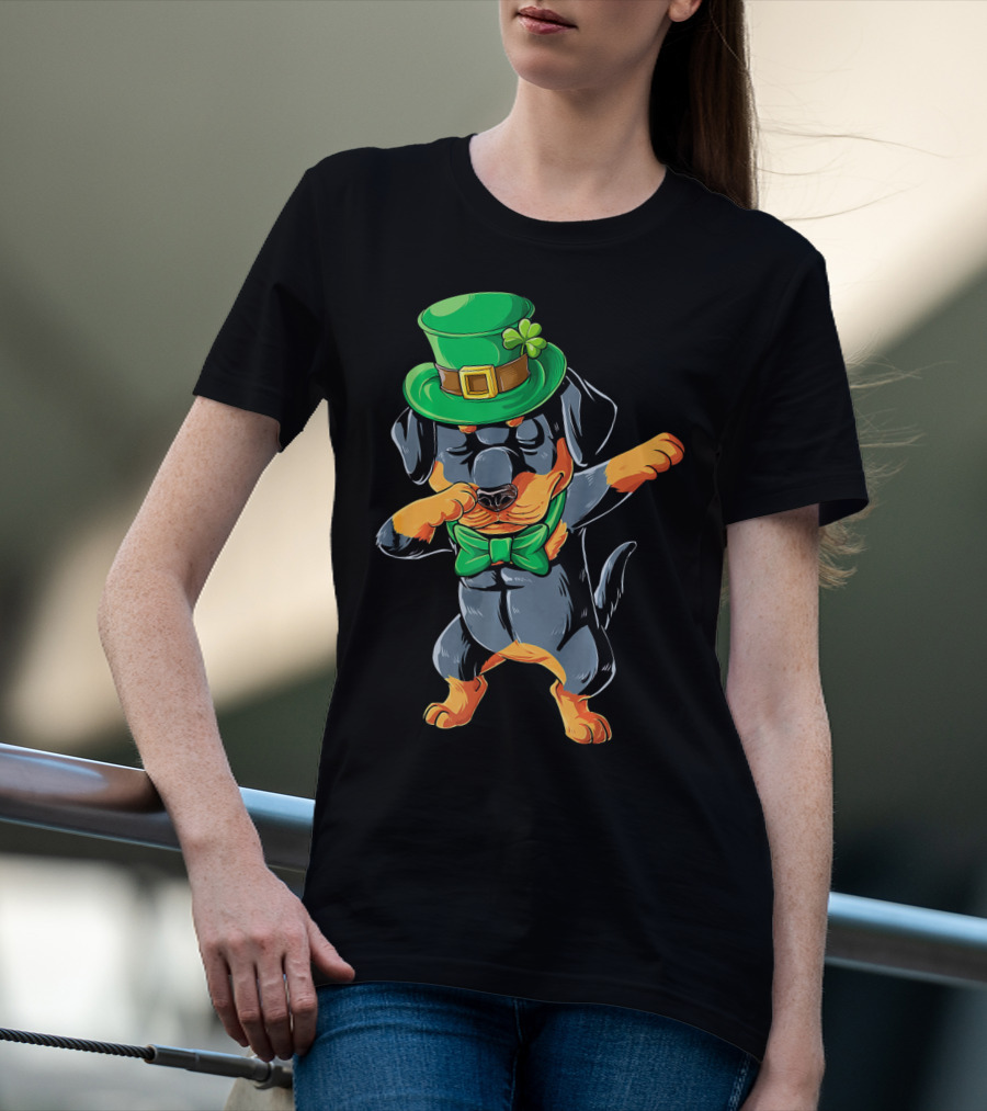 Rottweiler Dabbing Green Leprechaun Hat St Patrick's Day Bow Tie T-Shirt