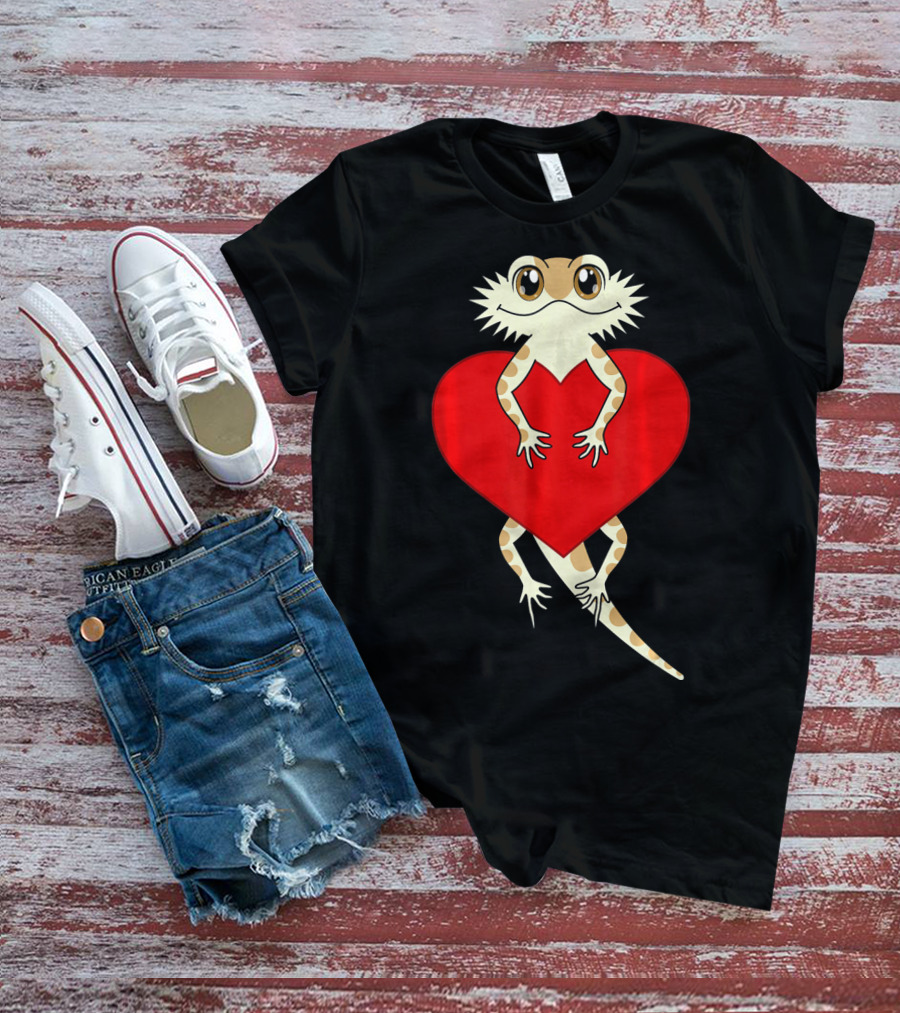 Cute Cartoon Bearded Dragon Hugging Heart Valentines T-Shirt