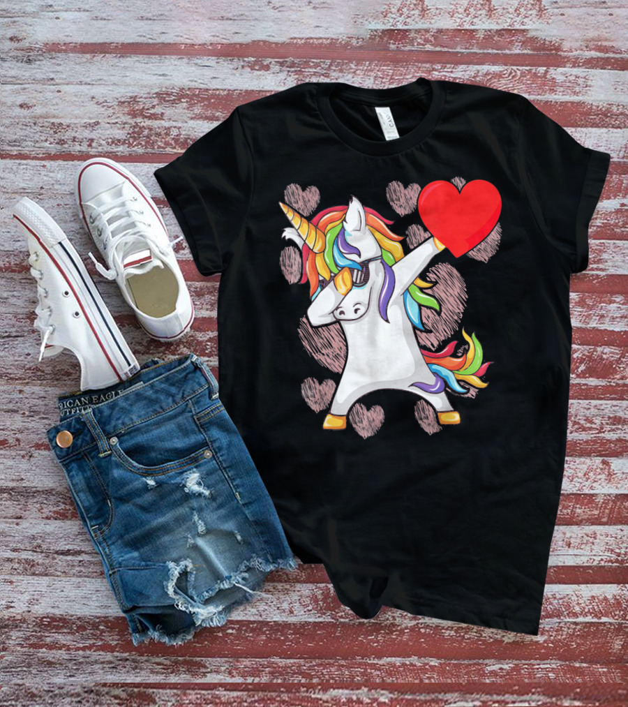Funny Dabbing Unicorn Holding Heart Valentines T-Shirt