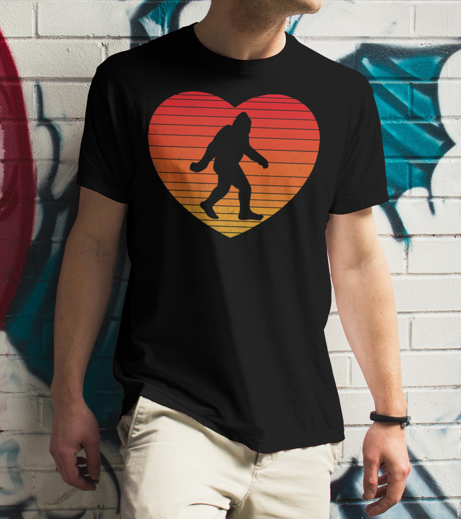 I Heart Bigfoot Sasquatch Funny Valentin Sunset T-Shirt