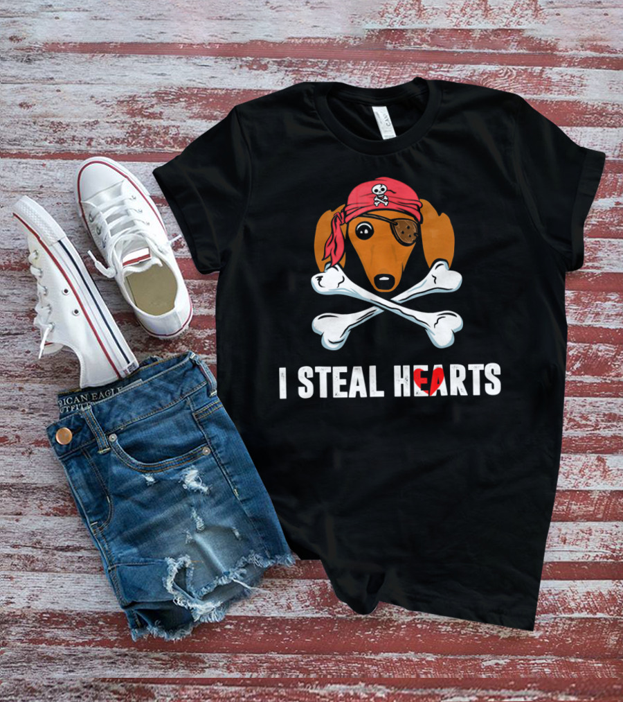 I Steal Hearts Dachshund Pirate Dog With Skull Crossbones Bandana Eyepatch T-Shirt
