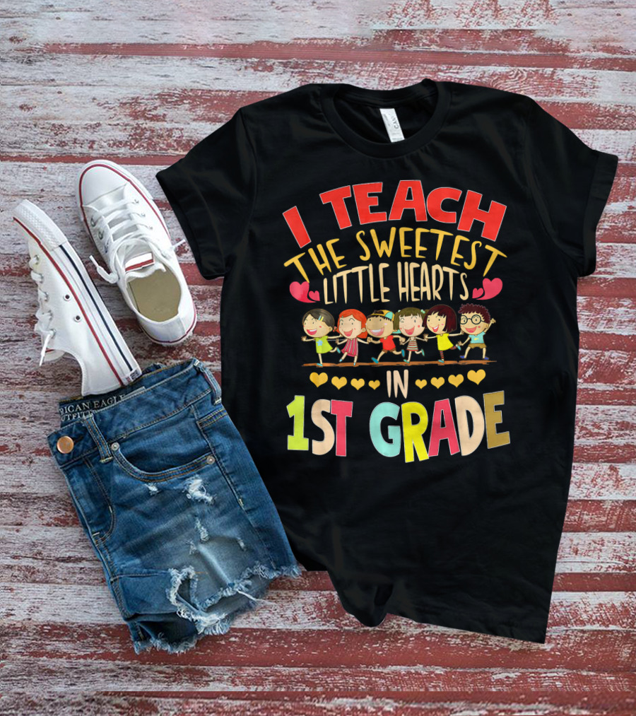 I Teach The Sweetest Little Hearts In 1st Grade T-Shirt