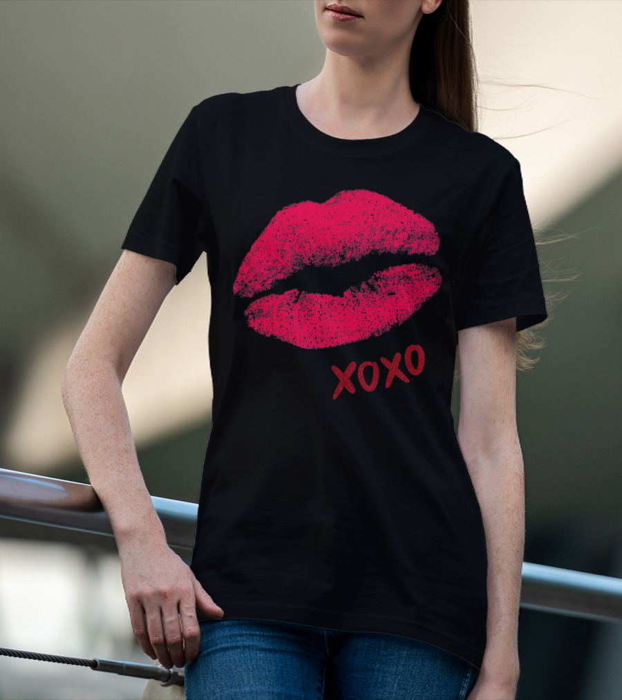 Red Lips XOXO Valentine Day Kiss T-Shirt