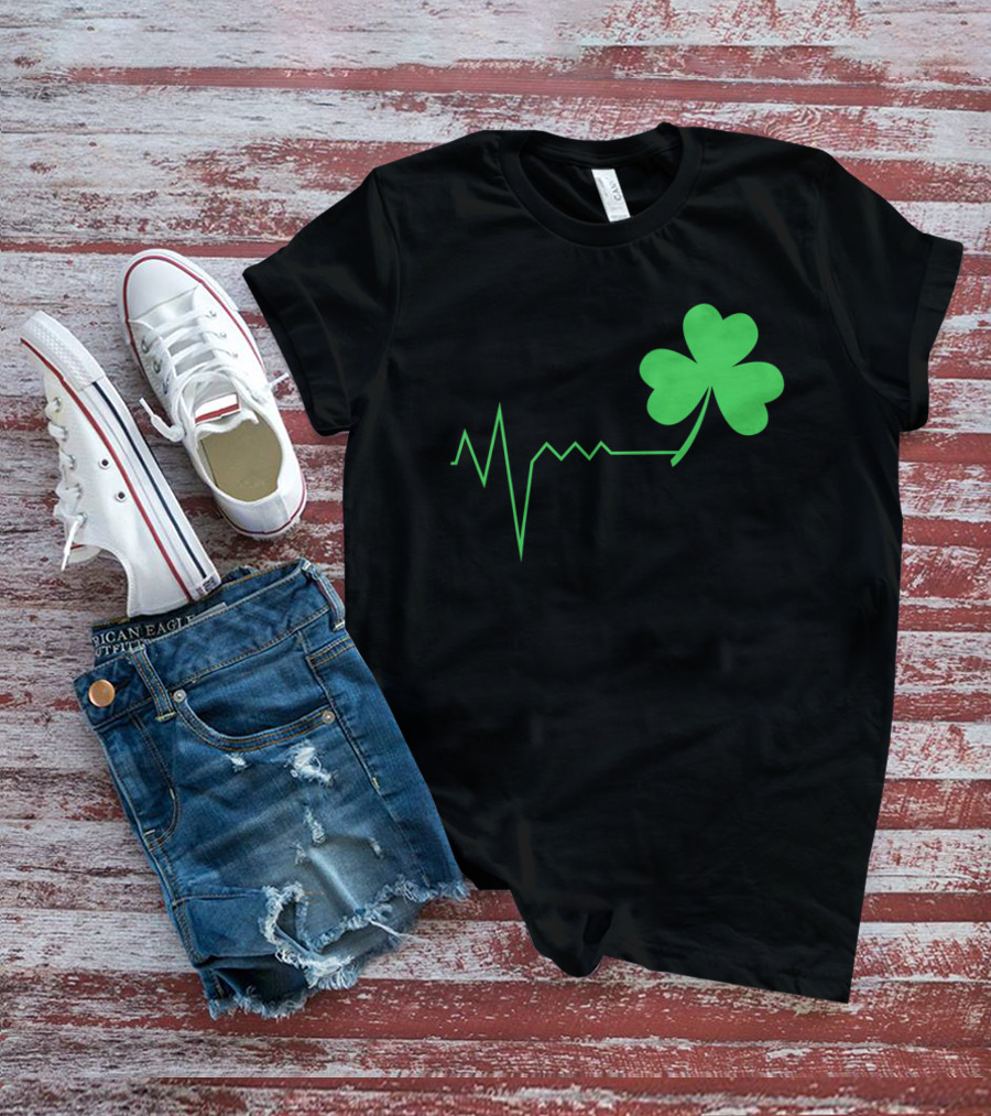 St. Patrick's Day Irish Nurse Ireland Shamrock Heartbeat T-Shirt