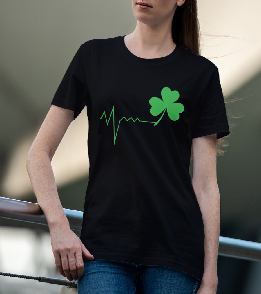 St. Patrick's Day Irish Nurse Ireland Shamrock Heartbeat T-Shirt