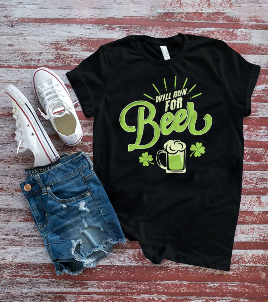 St Patricks Day Will Run For Beer With Shamrocks And Green Beer Mug T-Shirt