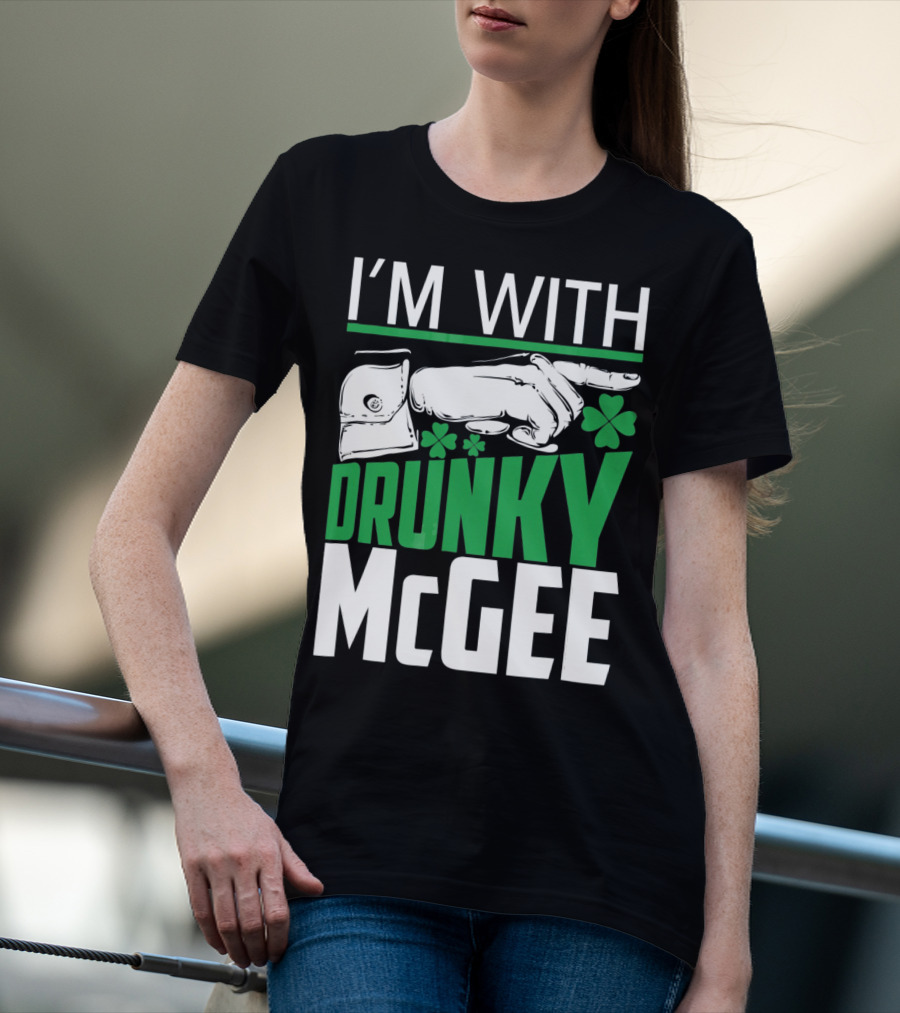 I'M WITH DRUNKY MCGEE St. Patrick's Day Shamrock Arrow T-Shirt