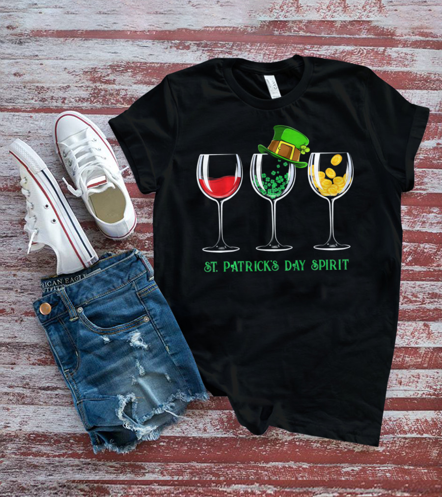 St Patrick's Day Spirit Wine Shamrock Leprechaun Coins T-Shirt